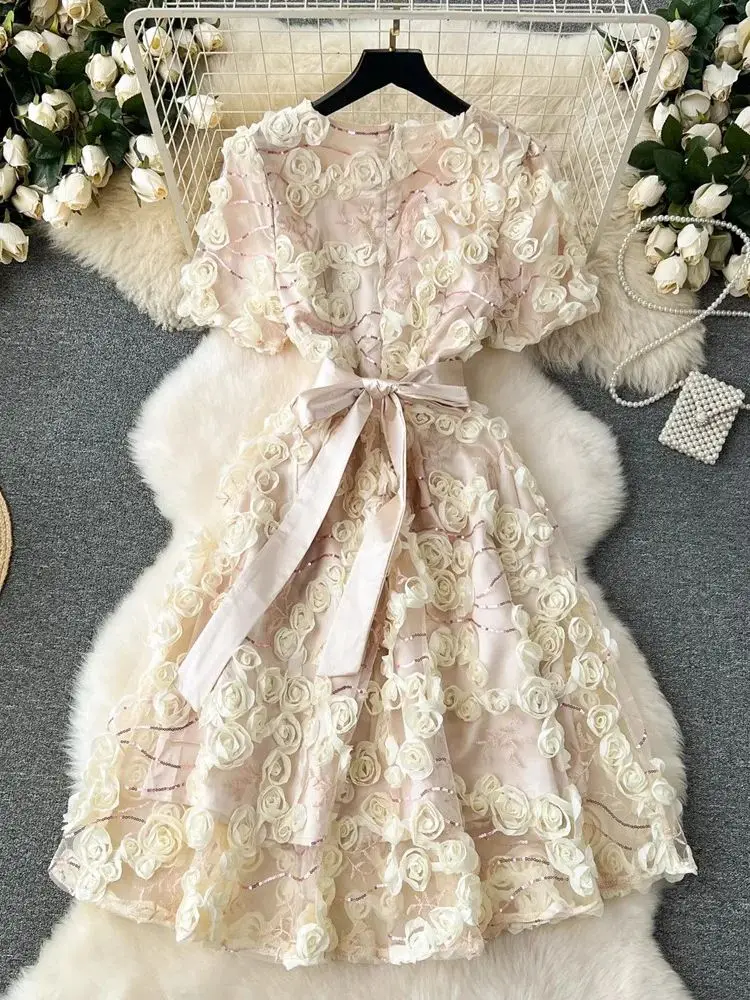 お花のデザインが美しい パフスリーブのスパンコールドレス お花のデザインが美しい パフスリーブのスパンコールドレス