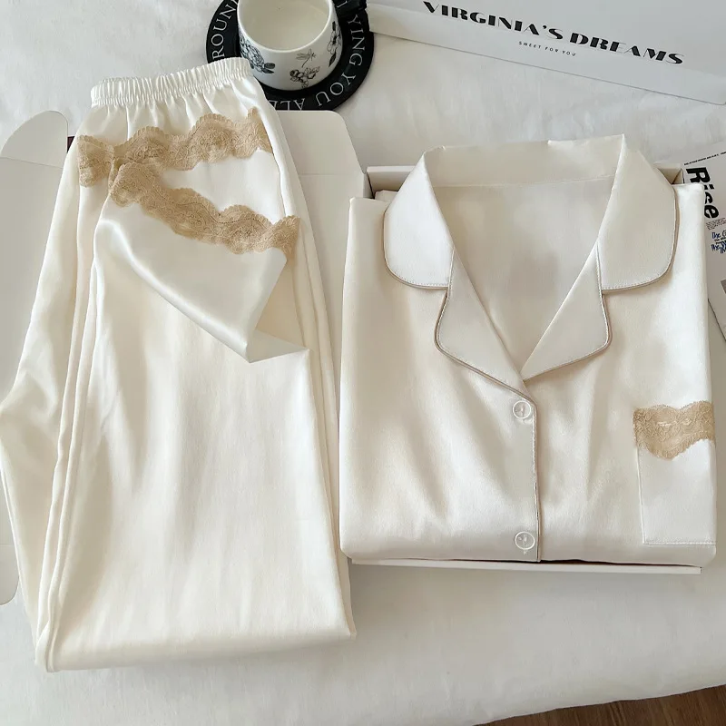 طقم ملابس نوم حريرية ثلجية للربيع والخريف للسيدات فاخر مزين بالدانتيل وأكمام طويلة ملابس منزلية خفيفة الوزن منتج فعلي للتصوير الفوتوغرافي