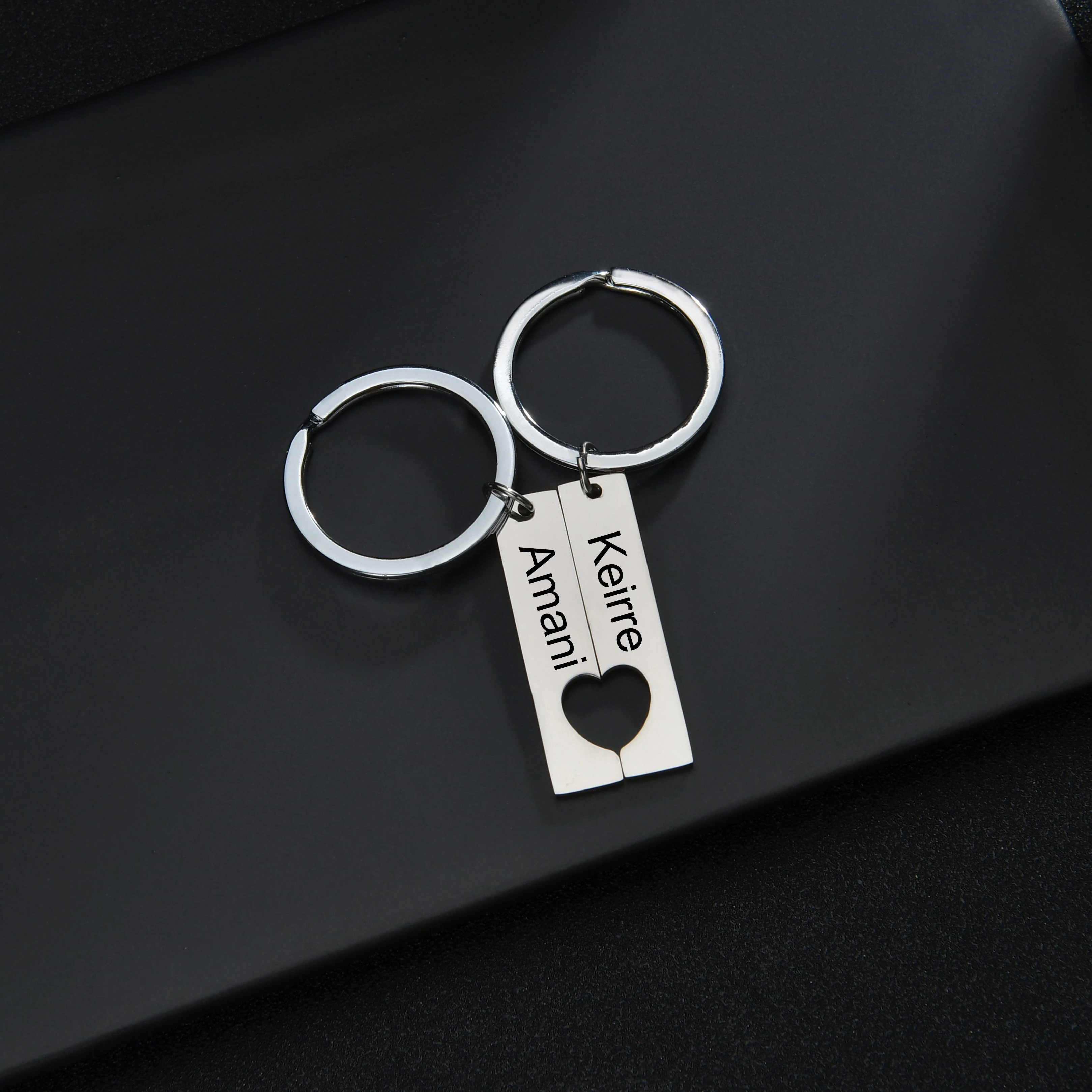 

Customized Engrave Name 1 Pair Heart Piercing Keychain Stainless Steel Personalized Text Lucky Logo Couple Keyrings Jewelry Gift