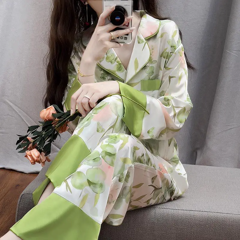 satin pajamas set thin lady 2020 new rayon printed pyjamas sleepwear lapel casual nightgown long sleeve silk home clothes suit 2024 Ice Silk Pajamas Ladies Spring Long Sleeve Pyjamas Sweet Print Nightgown Lapel Casual Sleepwear Loose Breasted Nightdress