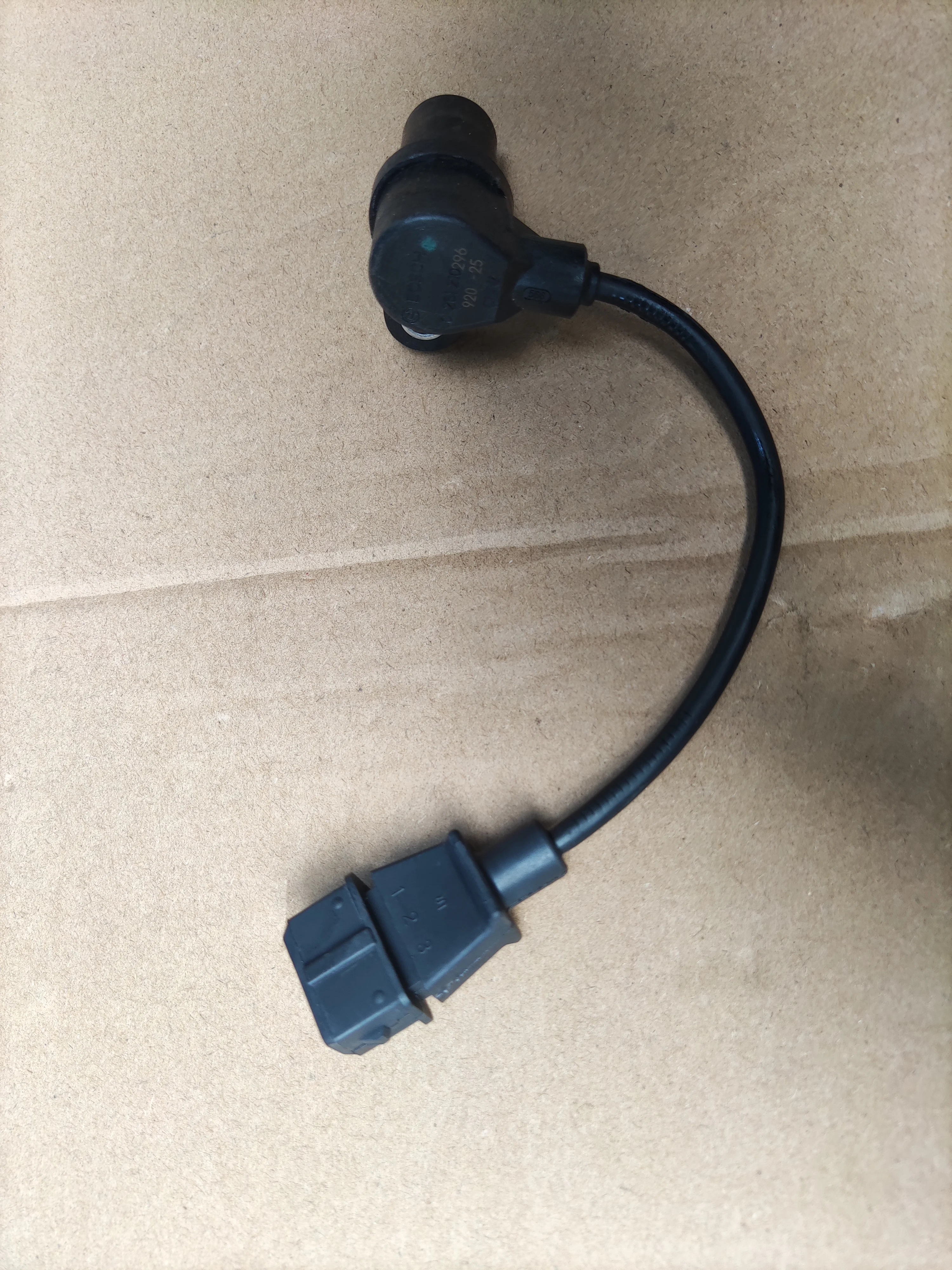 Crankshaft-position-sensor-0261210.jpg