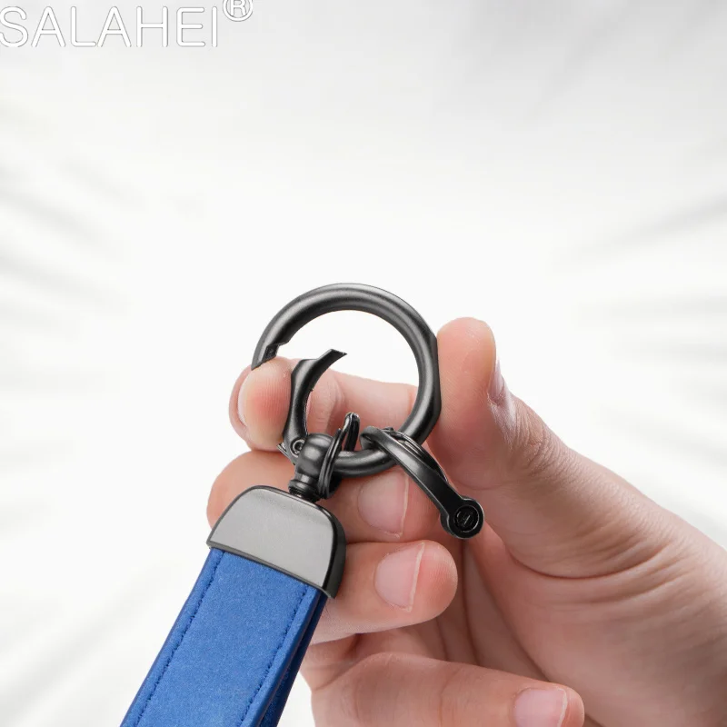 Рисунок 6 - Поворотный меховой автомобильный брелок