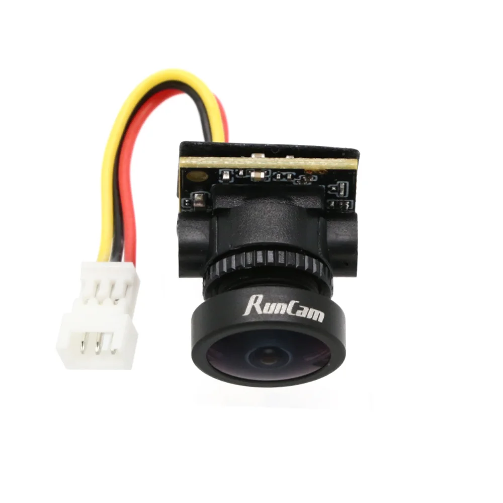 Comparaison de taille : la RunCam Nano 4 à côté d'une pièce de monnaie, compacte pour mini drone.