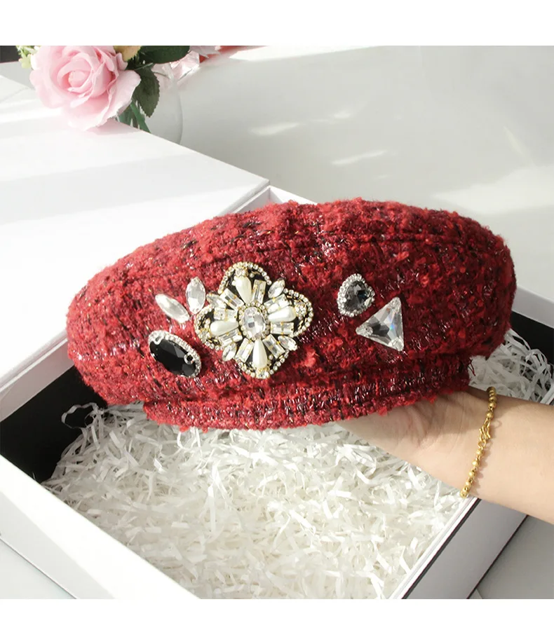 

202309-shi ins chic Retro winter Classic red tweed Luxury rhinestone flowers lady beret cap women Leisure painter hat