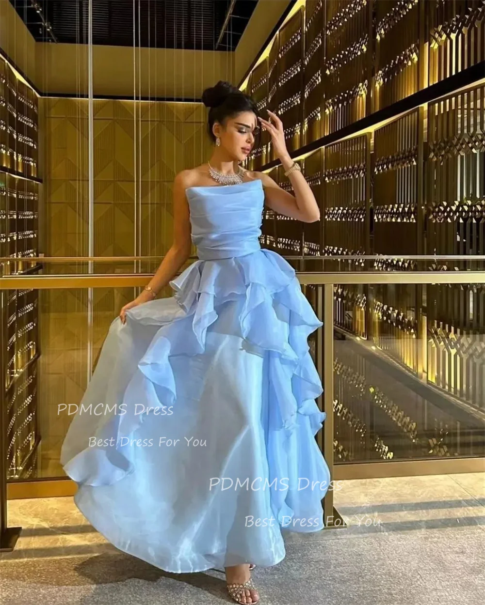 

Classic Saudi Arabia A Line Evening Dresses Strapless Ruffles Sleeveless Prom Dress Formal Occasion Party Gowns Robe De Soirée