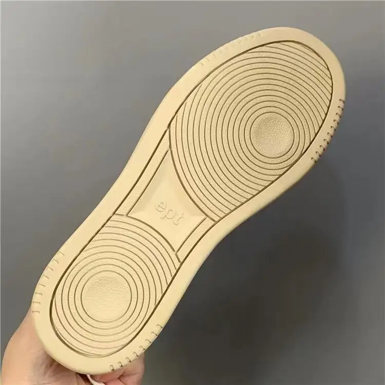 Рисунок 6 - Маленькие корейские белые туфли EPT