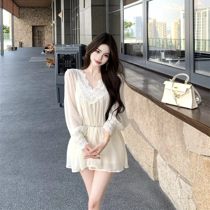 봄 신상 레이스 스플라이스 V넥 슬리밍 하이웨이스트 힙업 스커트 투피스 세트 (허리 체인 포함) 여성 패션