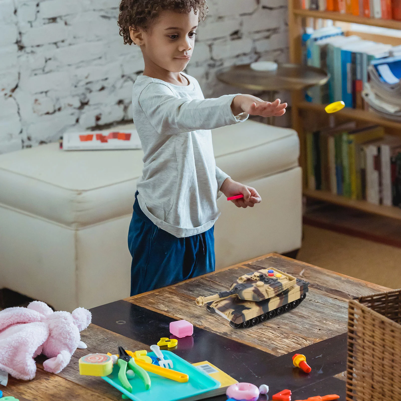 Рисунок 2 - Игрушечный танк, инерционный танк,