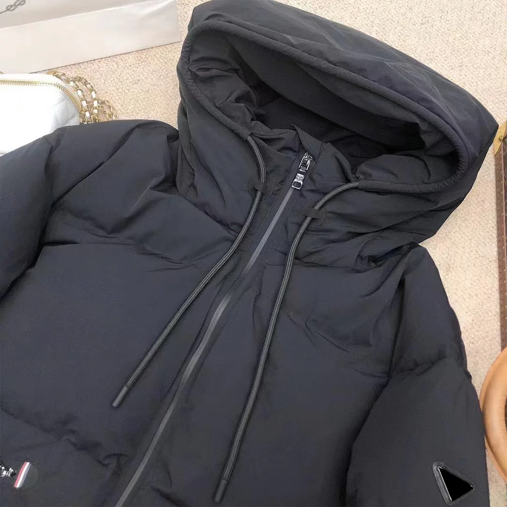 Рисунок 2 - Женский пуховик с капюшоном