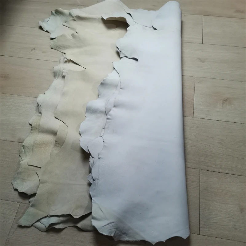 부드러운 양피 0.9mm 두께. 진짜 가죽 원단. 수제 DIY 의류 내부. 가방 내부. 전체 판매