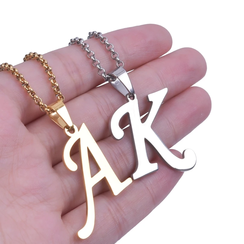 Große Alphabet-Charm-Halskette mit 26 Buchstaben-Anhängern aus Edelstahl für Damen und Herren, Kette um den Hals, A-Z Schmuck-Accessoires – Detail 2