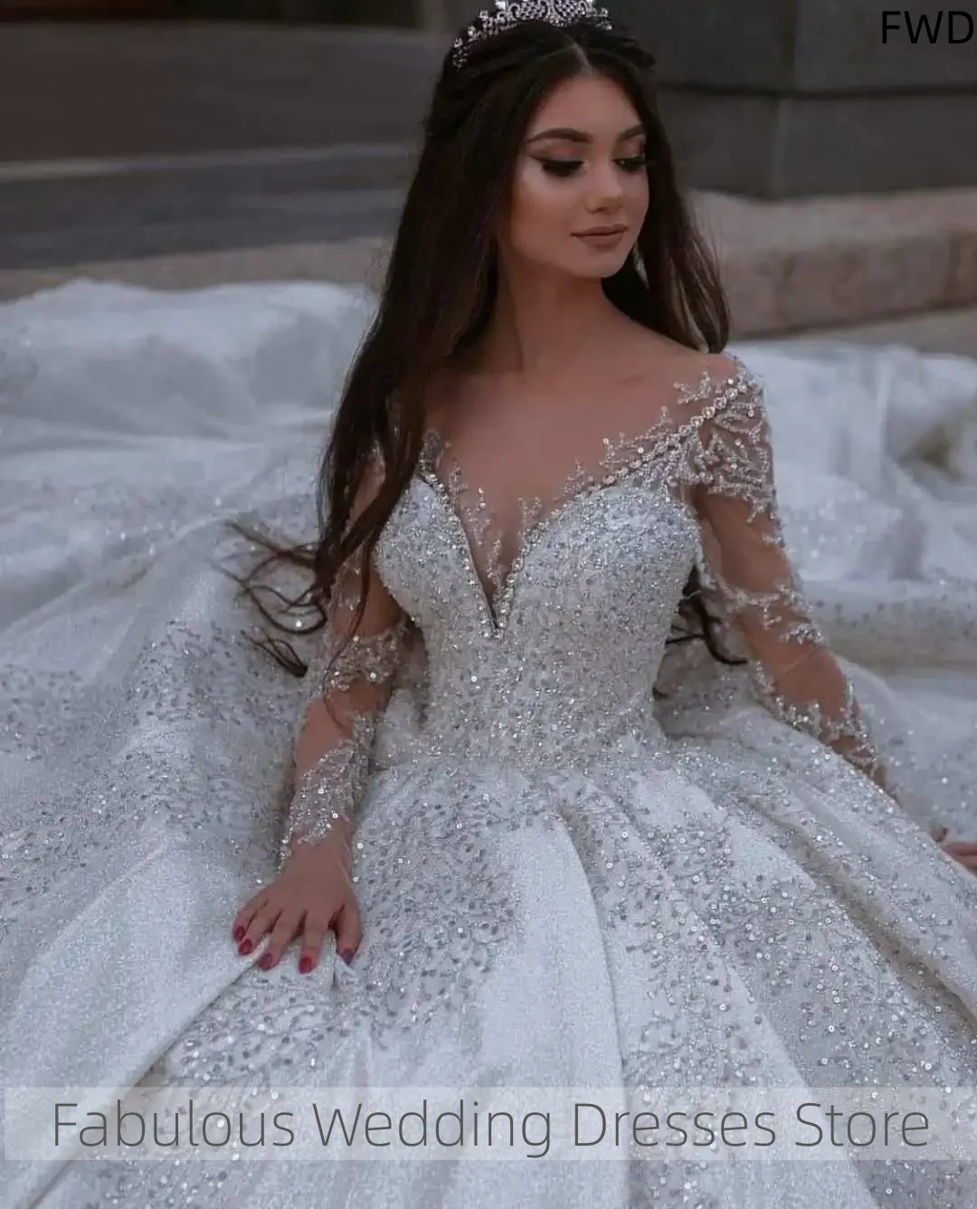 Customized Charming Wedding Dresses Sheer Neck Appliques Beads Sweep Floor Princess Robe De Mariée