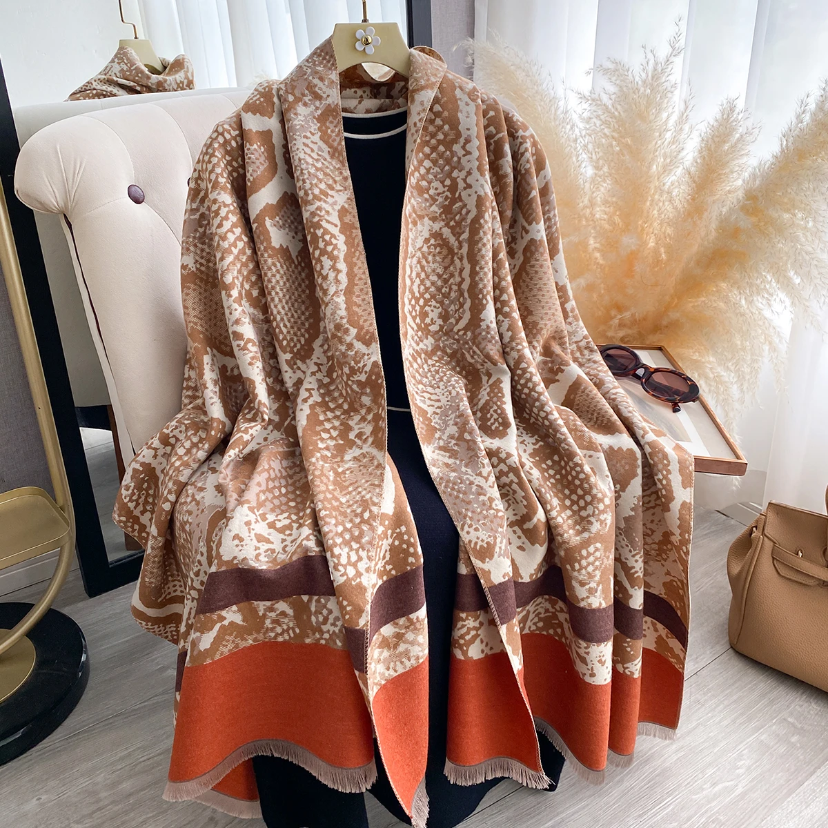 Luxury Autumn and Winter Cashmere Scarf Women New Warm Pashmina Blanket Poncho Scarves Fashion Snake-print Shawl Thick Bufanda