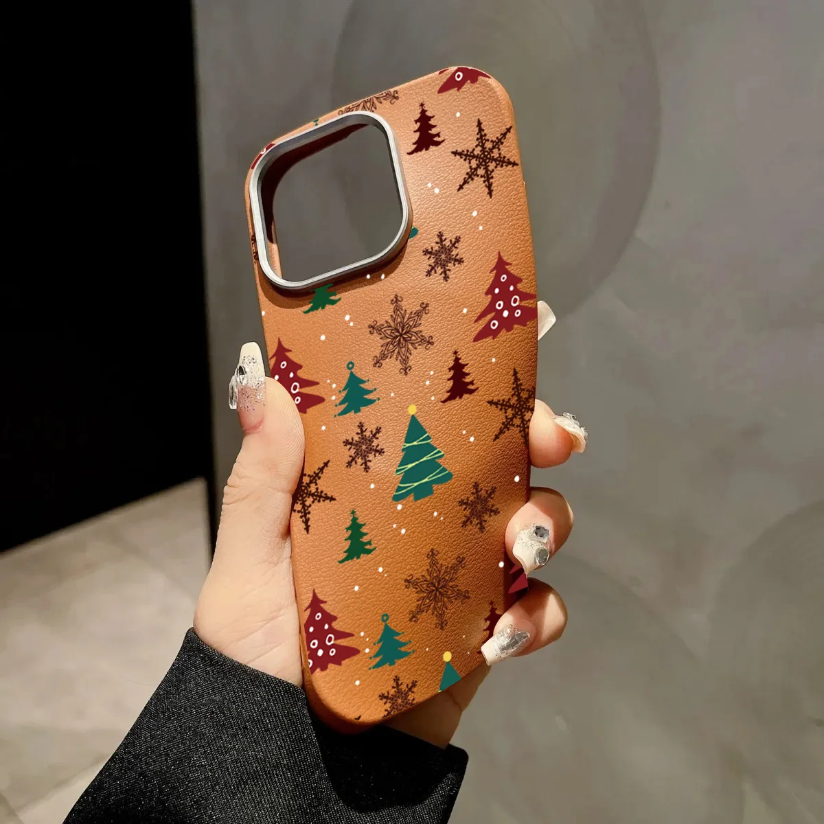 Matte Leather Christmas Tree Graphic Case - Festive Design Phone Cover