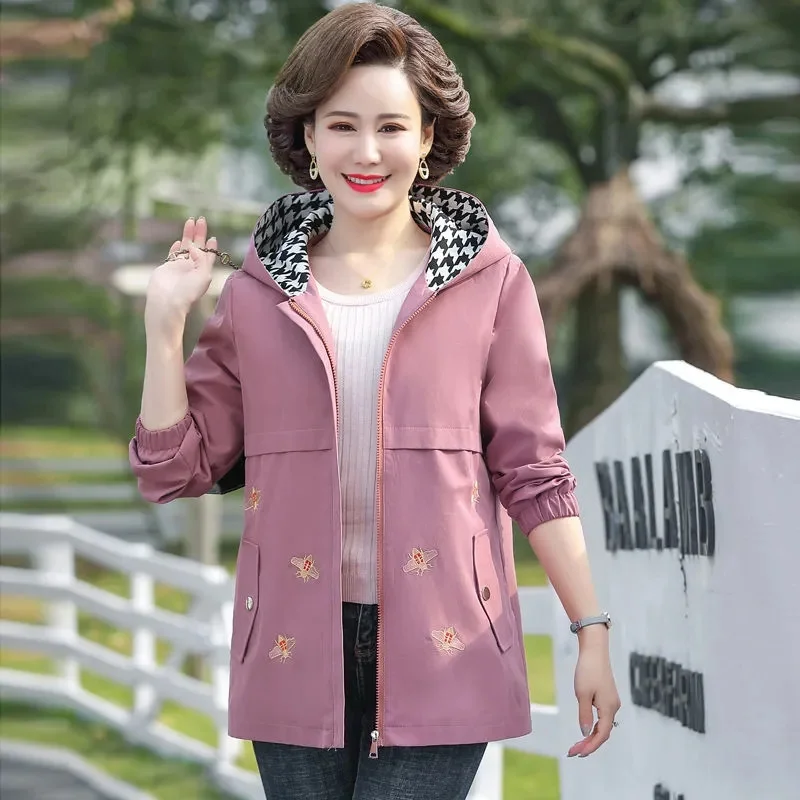 

2022 модная женская куртка с капюшоном для среднего возраста, повседневные топы, верхняя одежда с вышивкой, женская верхняя одежда, ветровка оверсайз на весну и осень