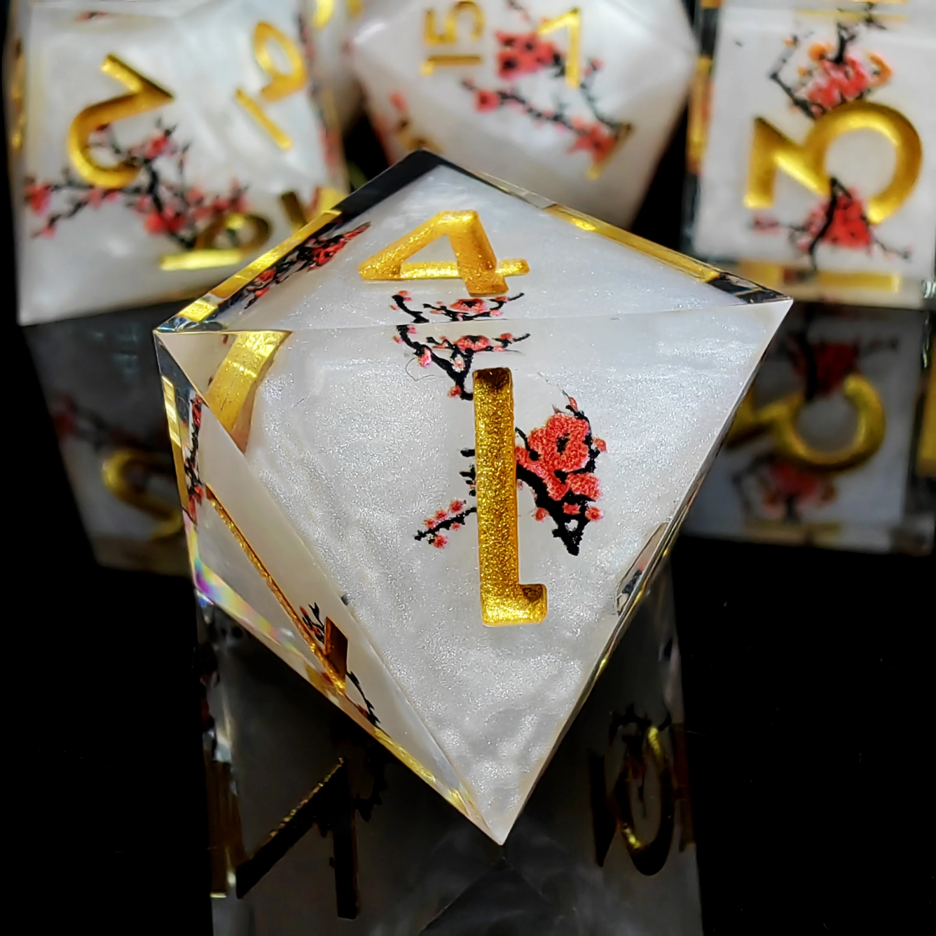 7-Piece Resin DnD Dice Set White Base with Gold Numbers Handmade Polyhedral Dice for Dungeons & Dragons RPG and Tabletop Game