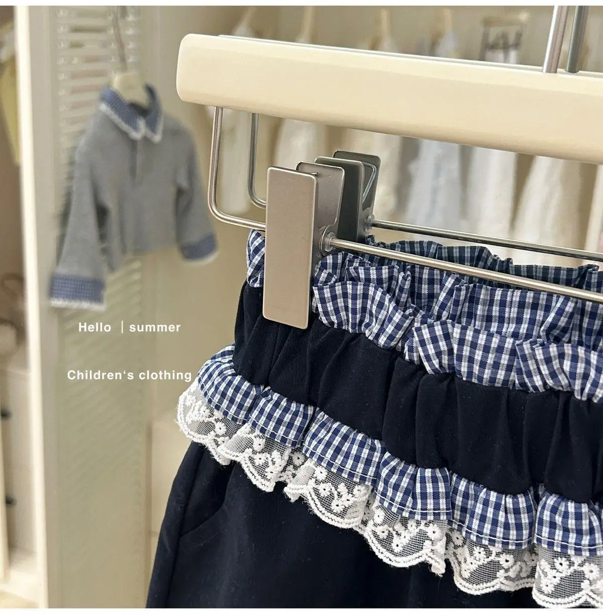 طقم مكون من قطعتين بطباعة مربعات للفتيات - بلوزة بأكمام طويلة لربيع وخريف مع مجموعة بناطيل بحاشية كاذبة، ملابس مزخرفة بالدانتيل بألوان متعددة