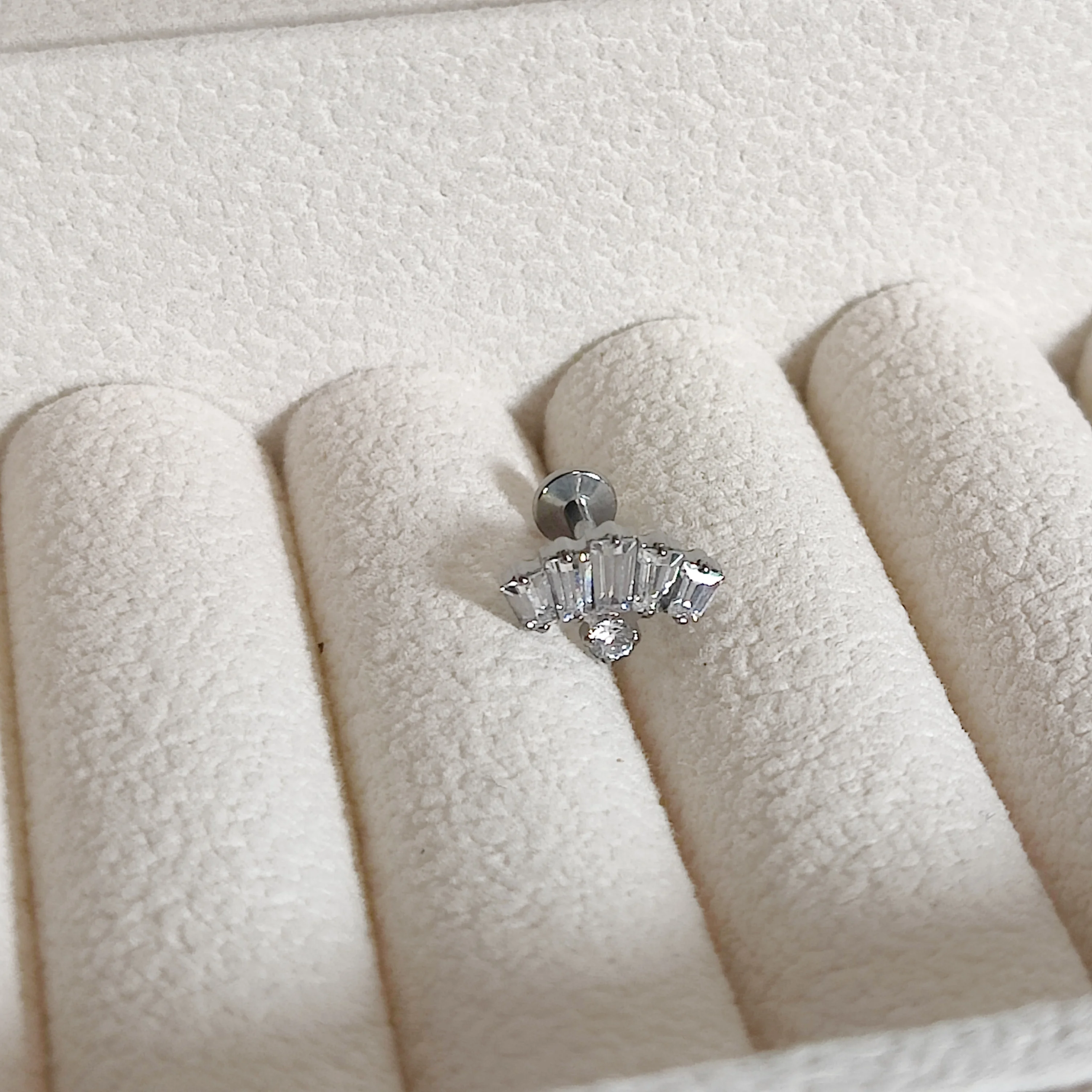 

1 Pair Zircon Stud Earrings Crown Design Fashion Women Men Jewelry Piercing Earrings Classic