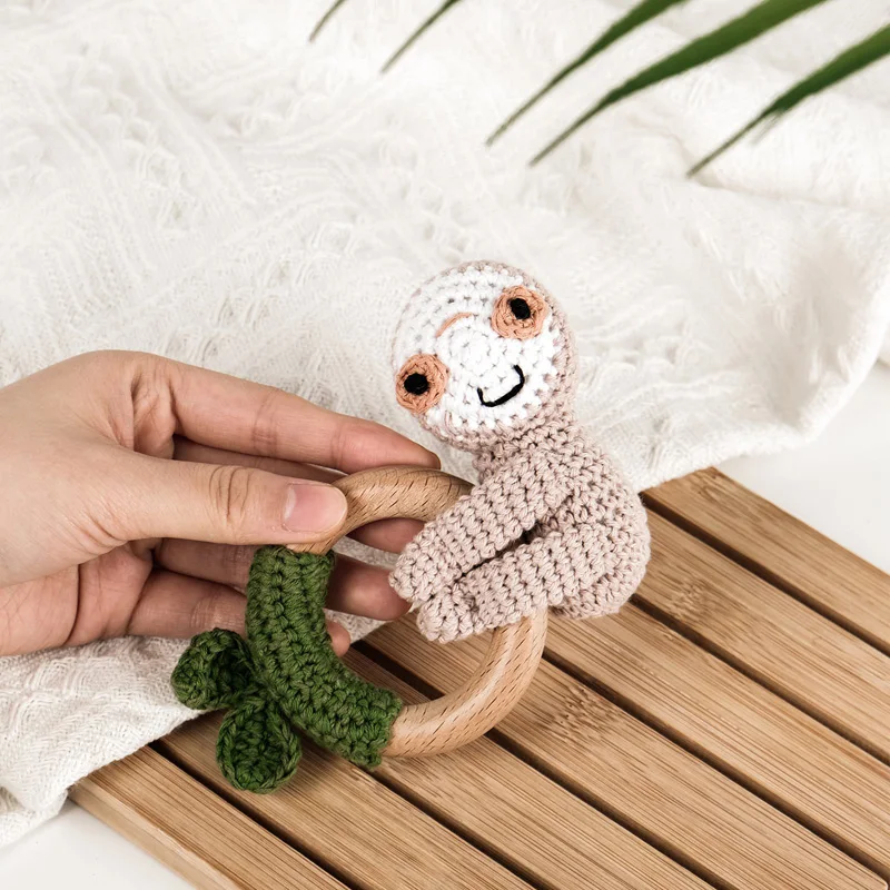 1Pc Baby Rattle Wooden Teether Music Ring Crochet Animal Otter Music Rattles Soother Bracelet Toddler Toys Baby Teething Gifts