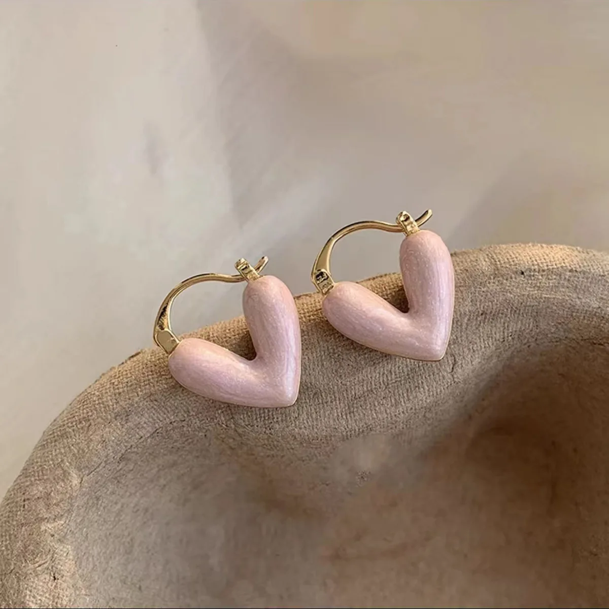 Orecchini cuore dorati stile vintage Italia 2020 ca - Galleria Novecento