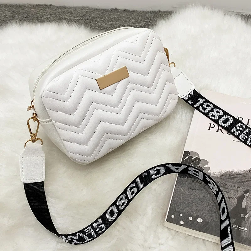 

Messenger Bag for Women Trend Lingge Embroidery Camera Female Shoulder Bag Fashion Ladies Crossbody Bags Bags for Women 20