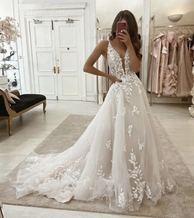 Women Wedding Dresses Bohemian V-Neck Bridal Gown Vintage A-Line Appliques