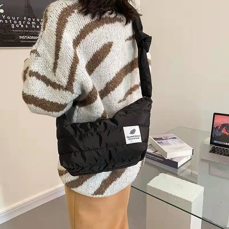 

New Knotted Shoulder Bag Rotro Winter Hobos Girls Simple 2022 Cotton Jakect Female Single Cross-bodybag College Students Fashion