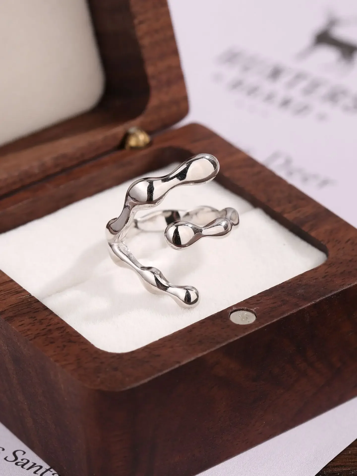 

2023 New European and American S925 Sterling Silver Luxury Men's and Women's Ring Irregular Burst Lava Art Versatile Open Ring