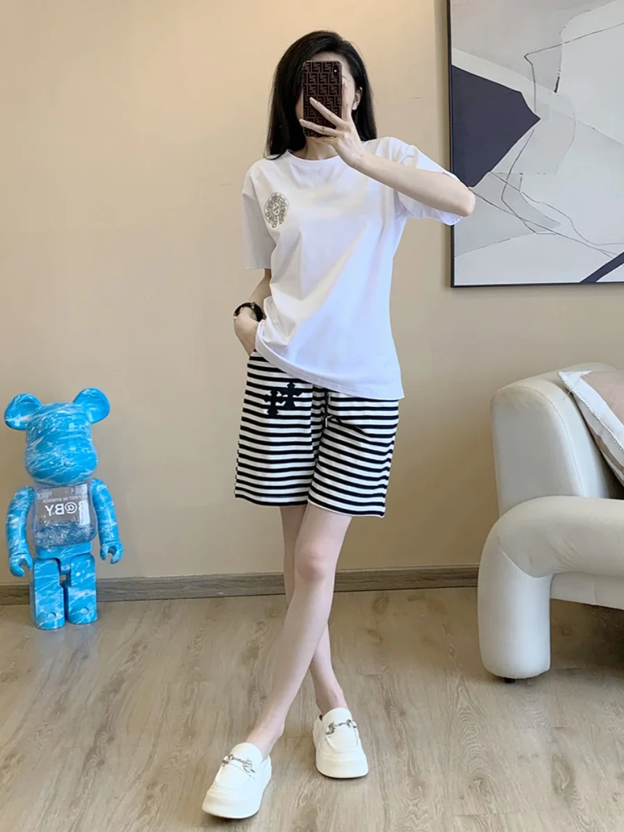 홍콩 슬레 세트 여성 여름 웨스턴 슬레 노화 방지 다목적 프린트 티셔츠 스트라이프 스트레이트 반바지 투피스 세트