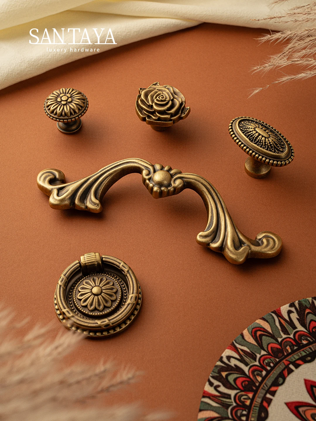 Santaya มือจับทองเหลืองโบราณแบบแข็ง มือจับวินเทจ มือจับตู้ครัว มือจับลิ้นชักตู้เสื้อผ้า มือจับเฟอร์นิเจอร์สีบรอนซ์ 1