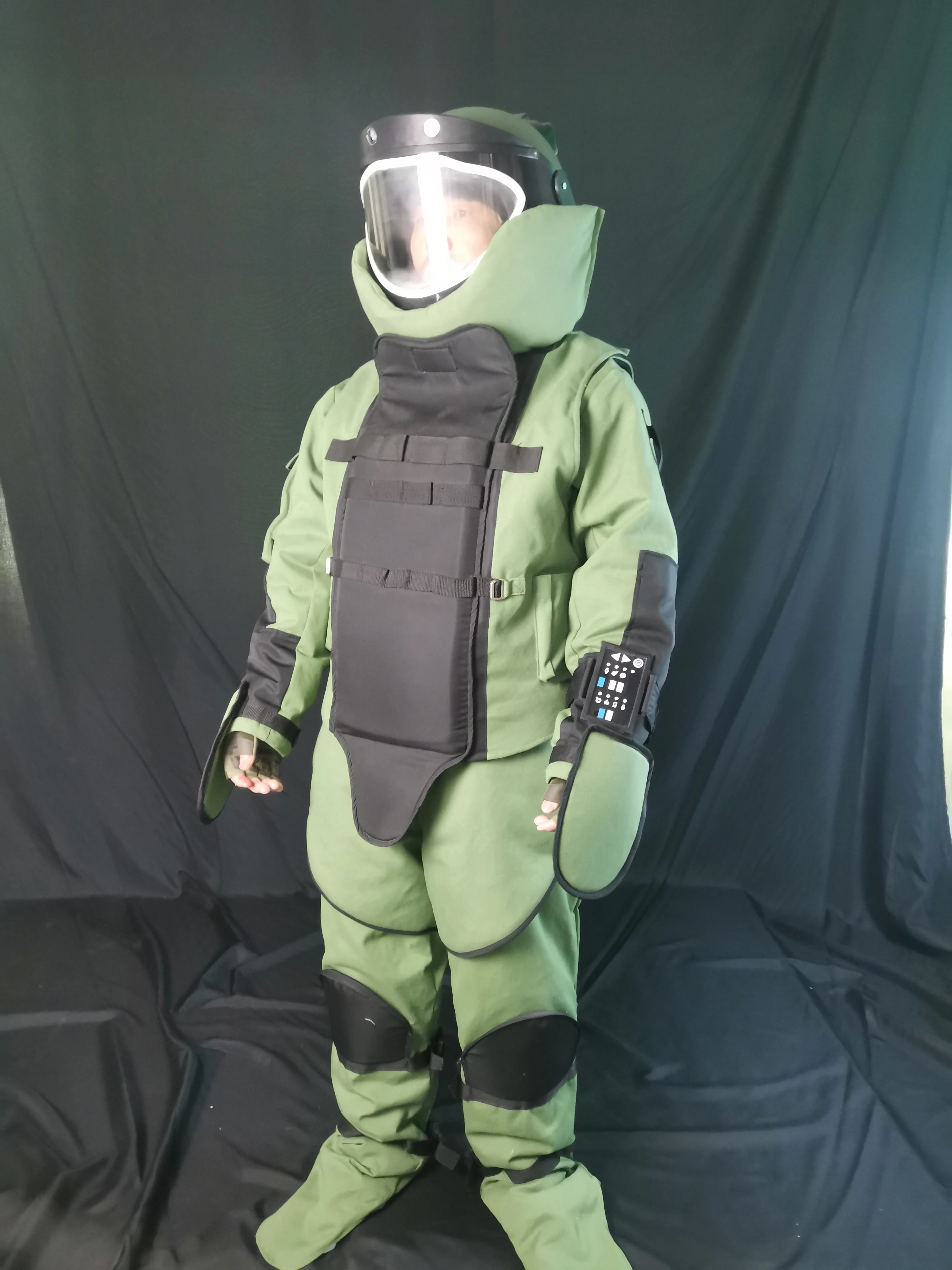 Mantis Bomb Suit | EOD Bomb Suit | Sarkar Tactical