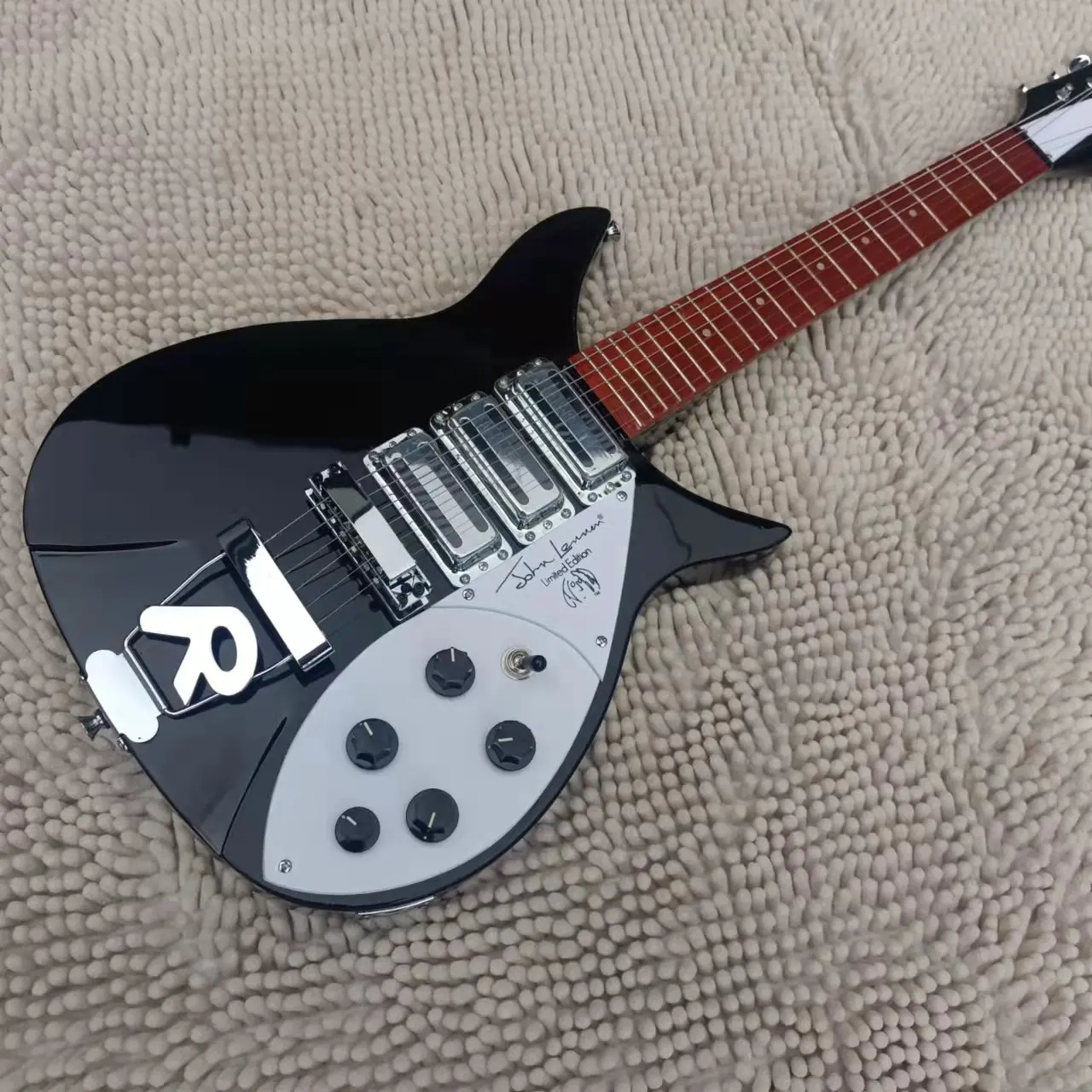 

2022!NEW!325 Electric Guitar with 3 Mini Humbucker Pickups, 527mm Scale length, Black color Guitarra, Chrome Hardware
