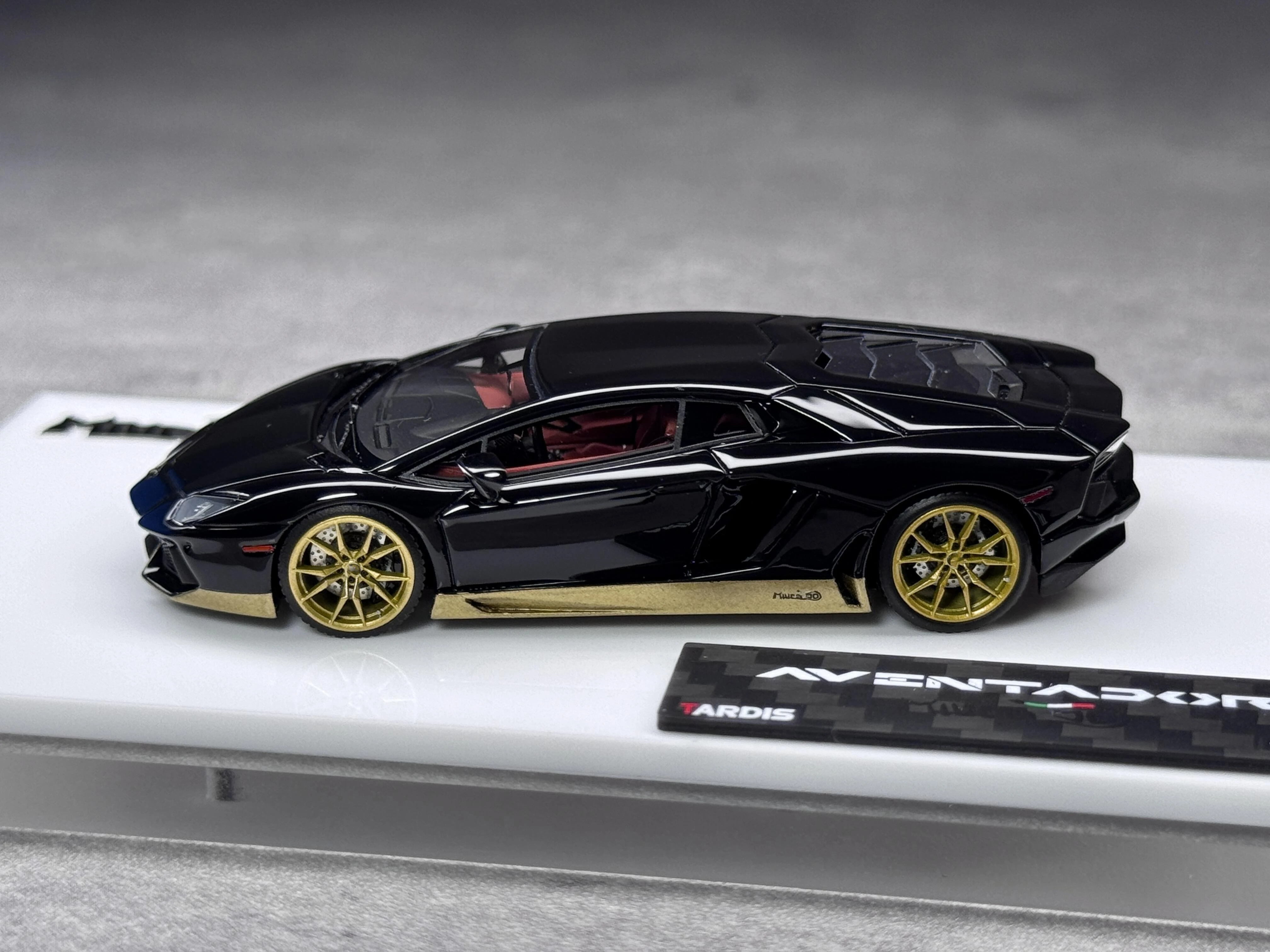 Tardis New product 1:64 AVENTADOR LP700 Diecast Model Car Resin