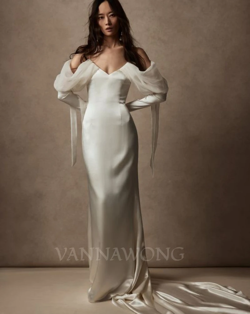 

18146#Elegant Off White V-neck Satin Slim Fitting Sample Wedding Dress with Long Train and Sleeves Off-shoulder Bride Gown 2023