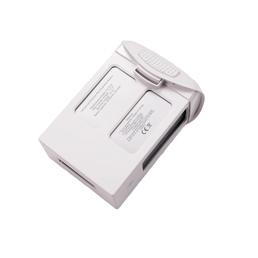 Batterie de rechange pour DJI Phantom 4 insérée dans le drone, montrant la compatibilité parfaite.