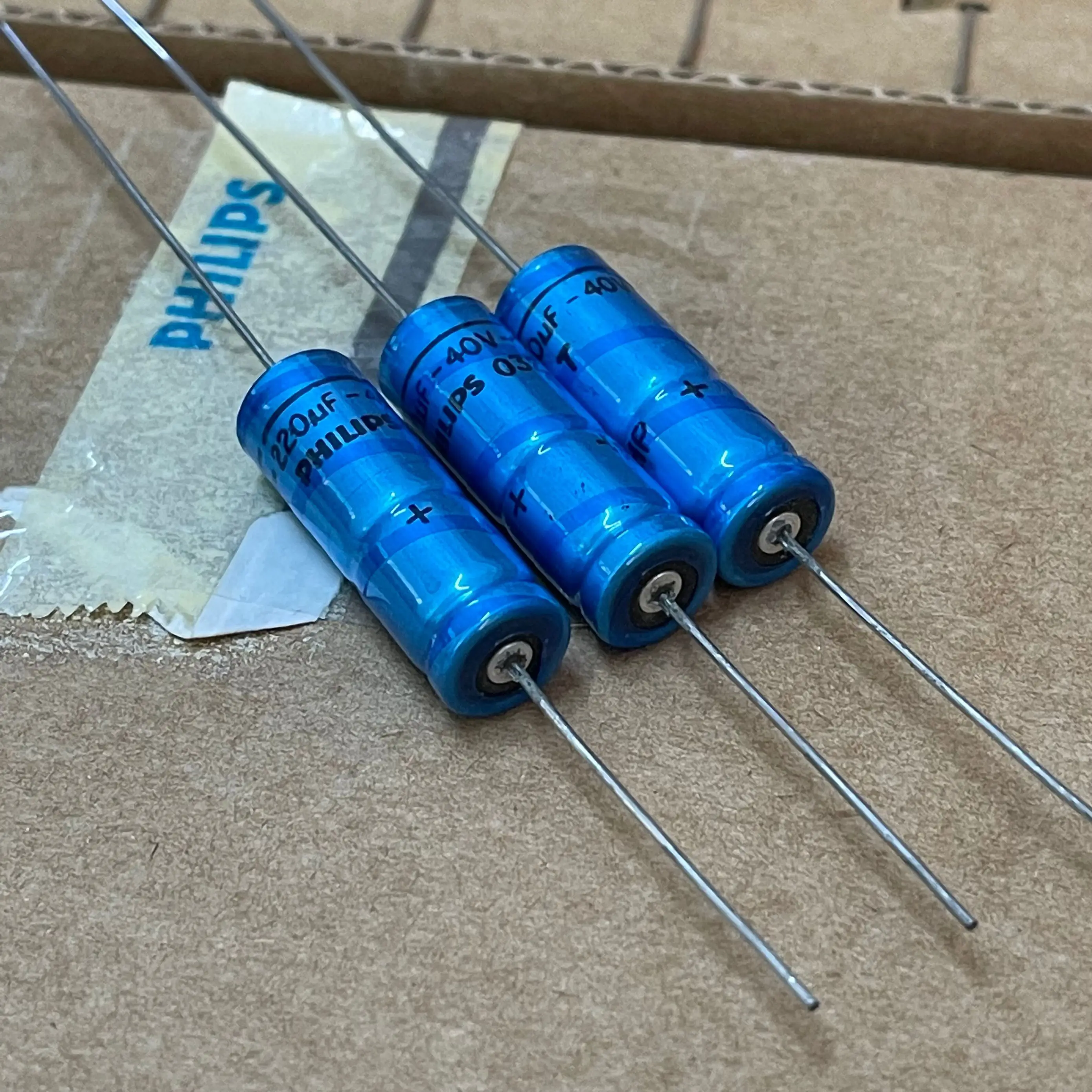 2PCS Netherland 032 series 220UF 40V fever cathode filter electrolytic capacitor