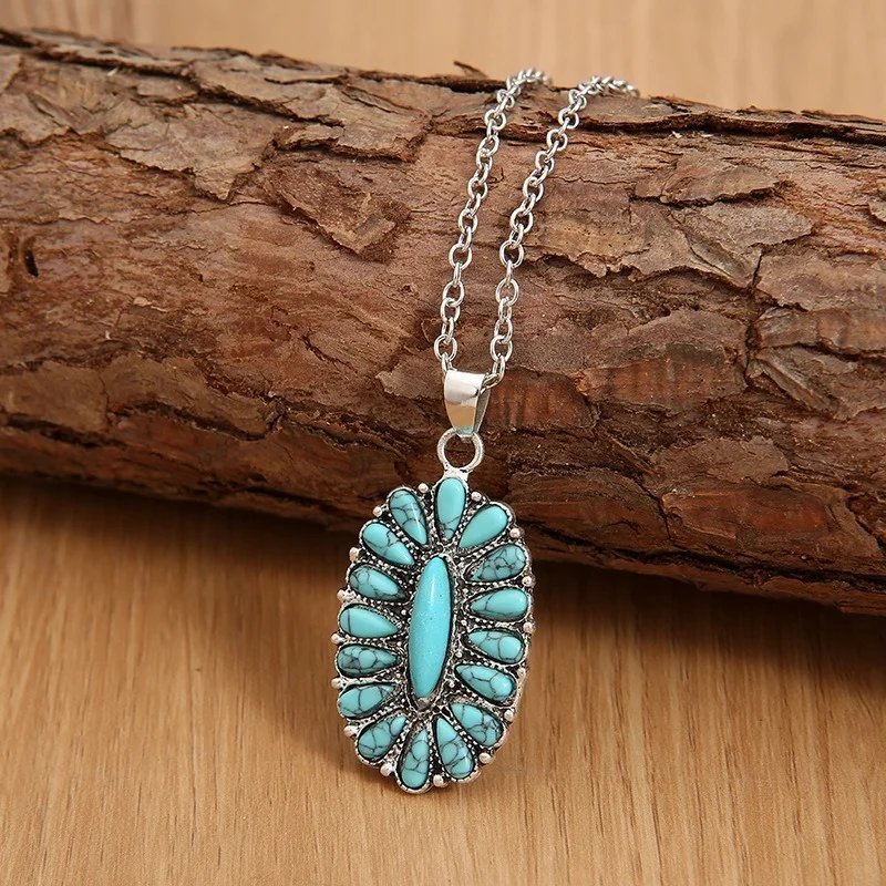 

Famous family style Inlaid Turquoise Pendant Necklace retro exaggerated Turquoise short necklace