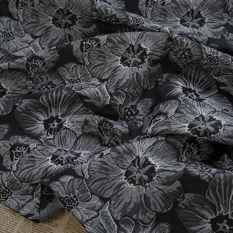 Textured Yarn Dyed Jacquard Fabric Spring Autumn Womens Camisole Peony Embossed Sustainable Fashion Design Apparel Accessories