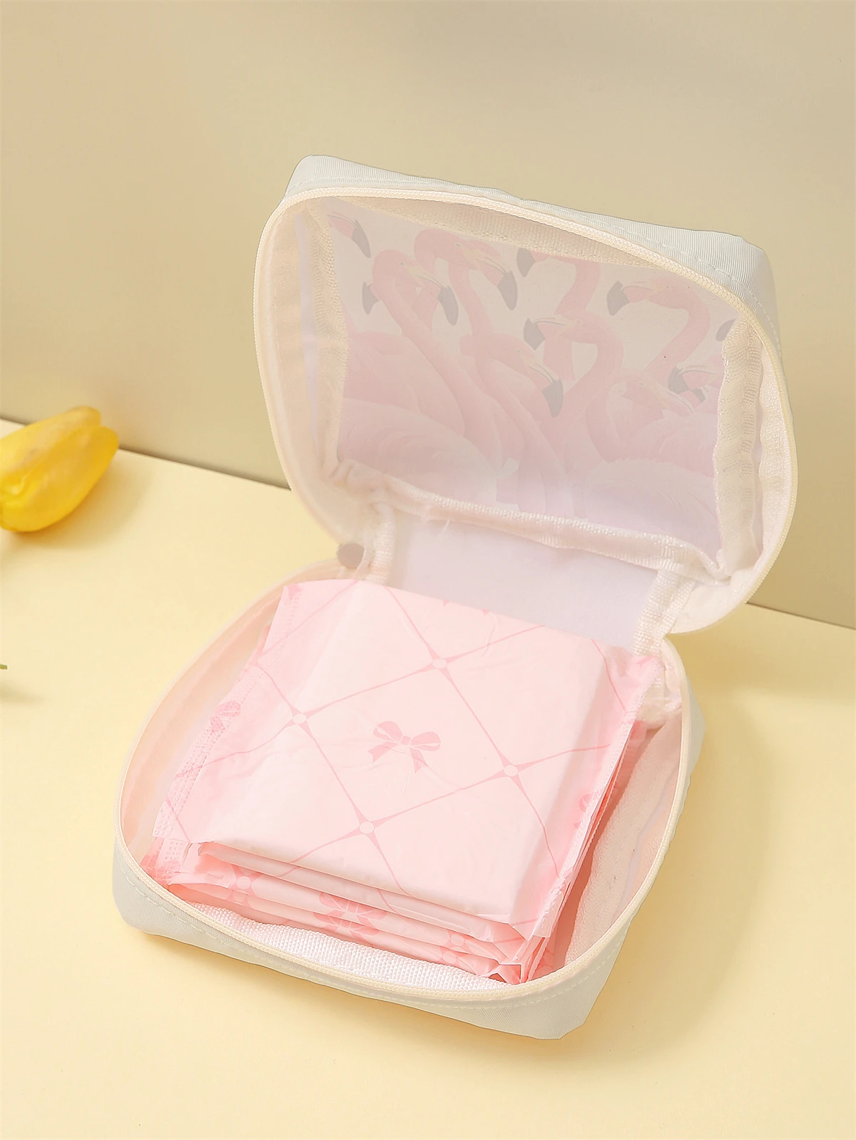 Flamingo printed sanitary napkin storage bag, women's lightweight tissue bag, sanitary tissue bag