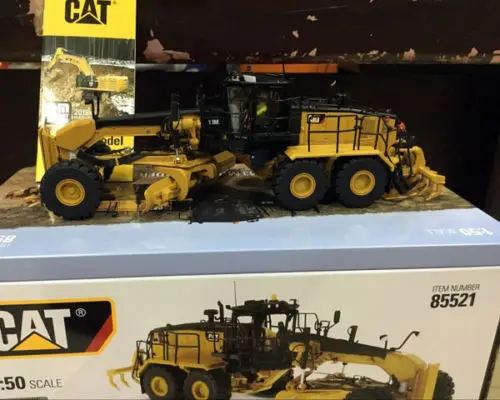 

Caterpillar Cat 18M3 Motor Grader 1/50 Scale Metal Diecast Masters DM85521