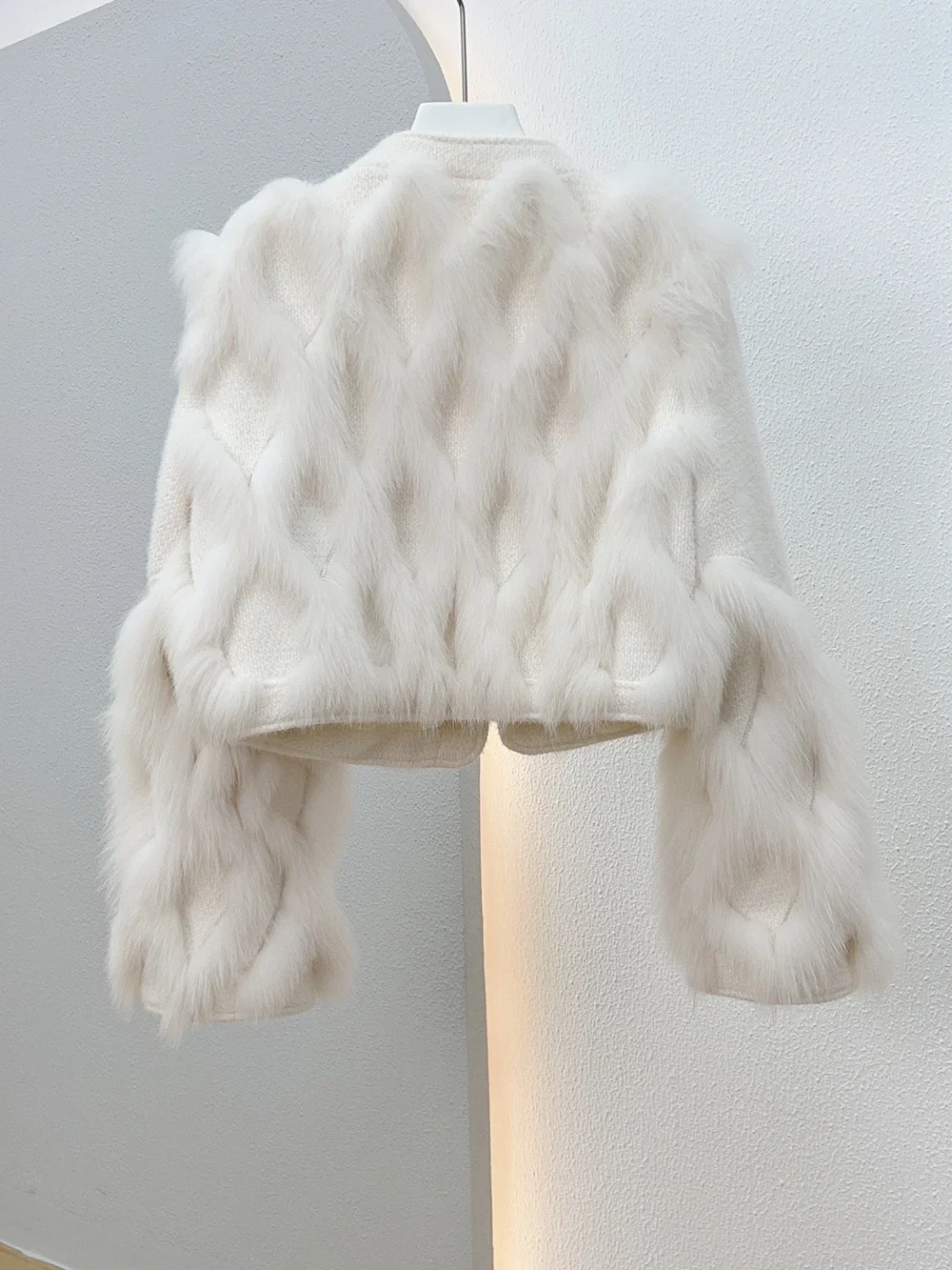 Round Neck Real Fox Fur Coat Women's Short Long Sleeve Design 2023 New Winter Trendy Single Breasted Woolen Jacket Fashion Slim