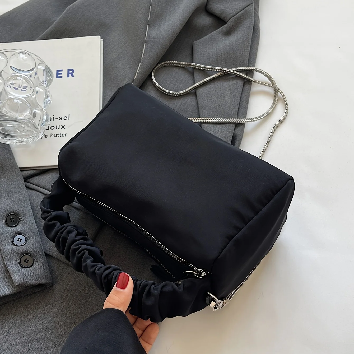 Simple Women's Crossbody Bags Boston Nylon Handbags Zipper Chain Dinner Bag Shoulder Bag Daily Commuting