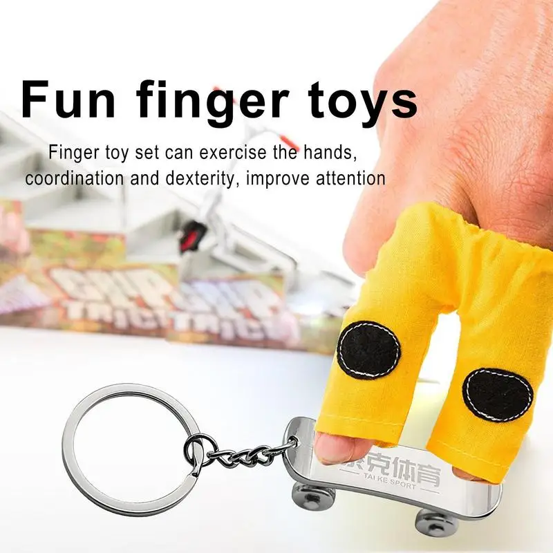 

Mini Finger Skateboard Keychains Alloy Fingertip Skateboard Keyrings Car Charm Pendant Women Bag Pendant Children Birthday Gifts