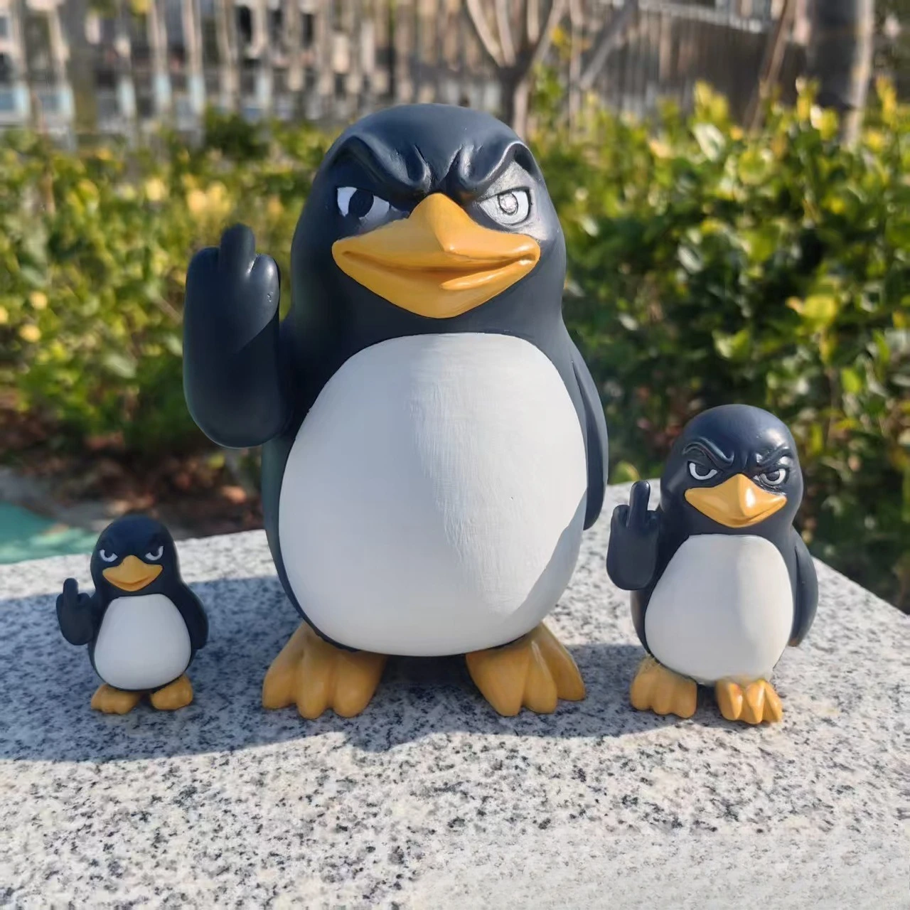 divertida estatua de pingüino con dedo medio de resina, adorno novedoso para escritorio o mesa, decoración creativa para el hogar, regalo de arte humorístico Divertida Estatua de Pingüino con Dedo Medio de Resina, Adorno Novedoso para Escritorio o Mesa, Decoración Creativa para el Hogar, Regalo de Arte Humorístico 4