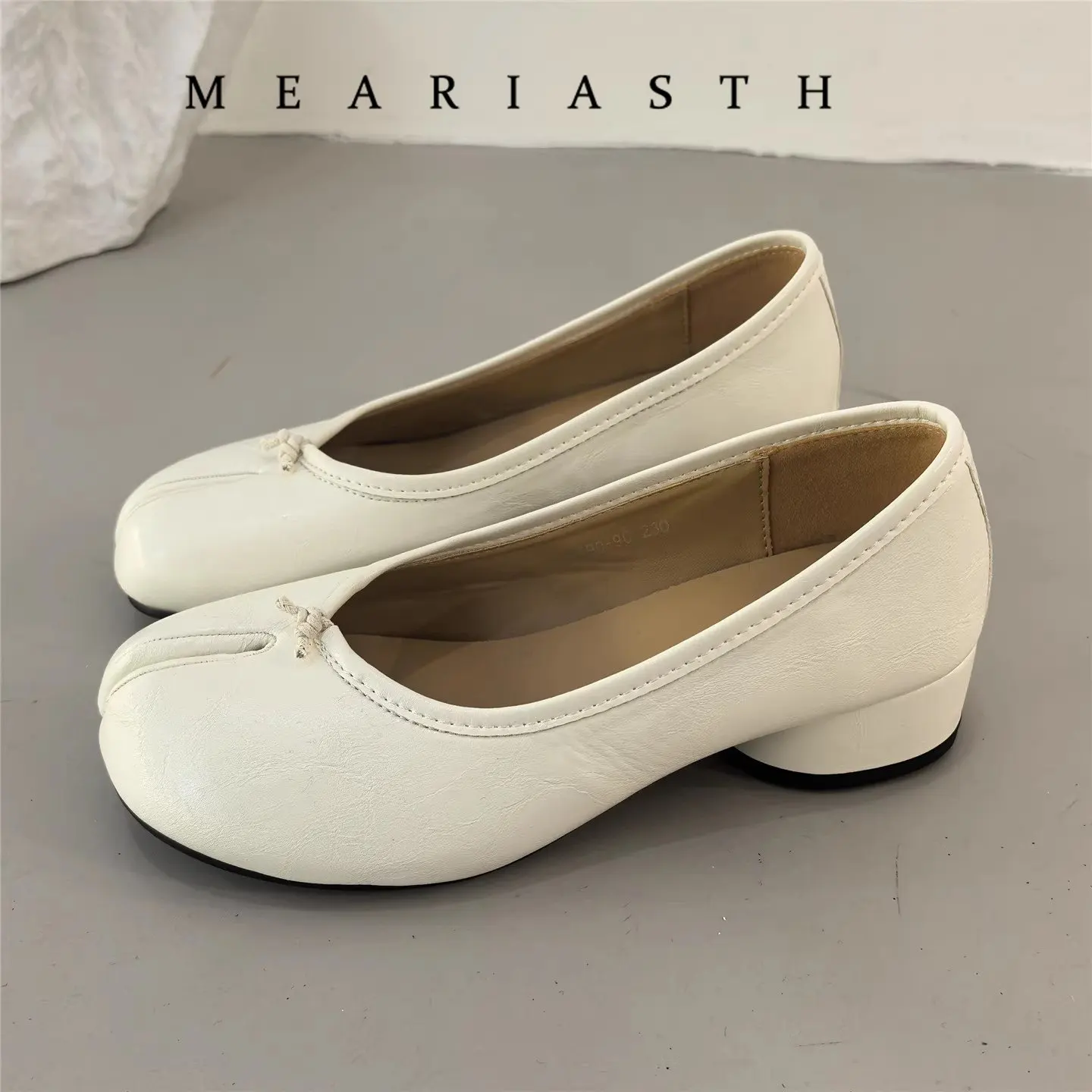 ตัวเลือกสินค้า รองเท้า Mary Janes หนังสีขาว แฟชั่นคลาสสิก ขนาด 43