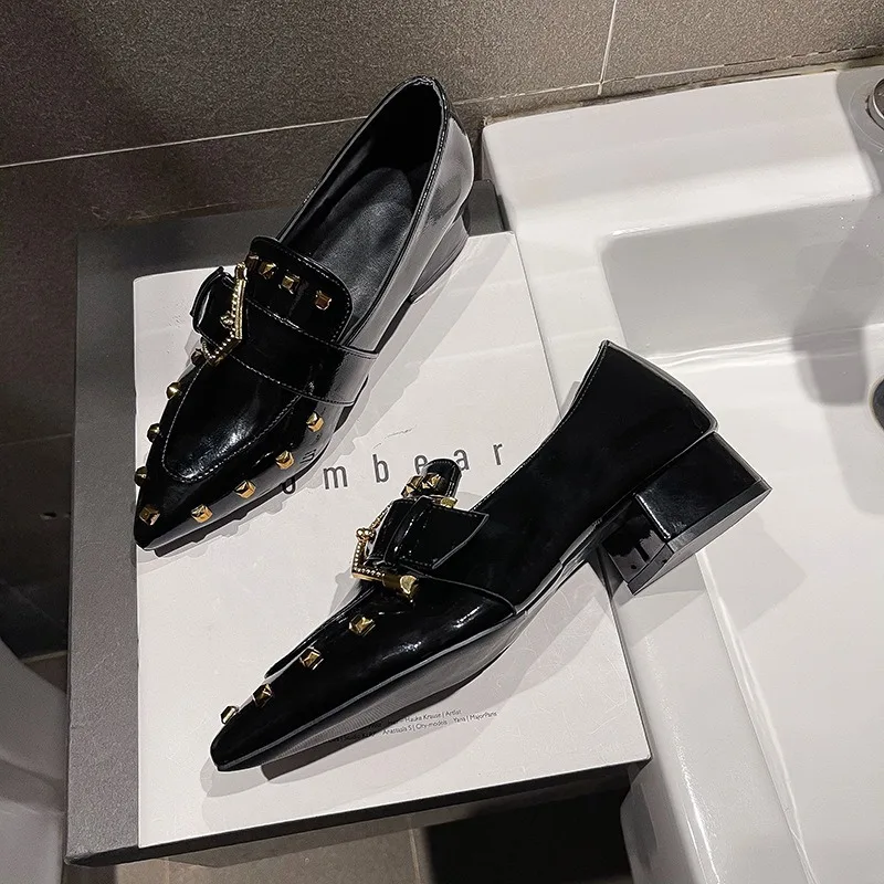 2024 Women's Spring New Rivet Women's Pointed Toe Thick Heels Fashion British Style Loafer Female Slip on Shoes Zapatillas Mujer