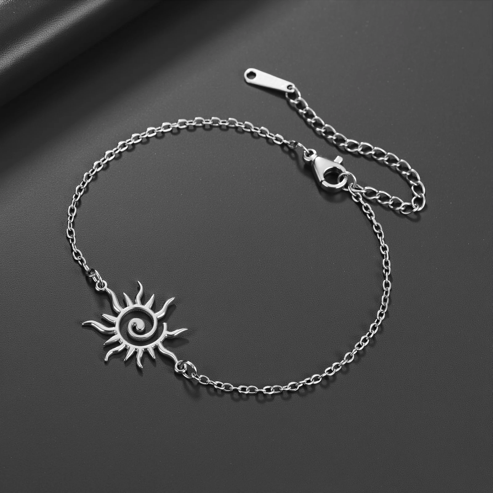 Skyrim Spirale Sonne Charm Armband Edelstahl Gold Farbe Hand Armbänder Frauen Wasserdicht Trendy Schmuck Geschenk Großhandel – Detail 12