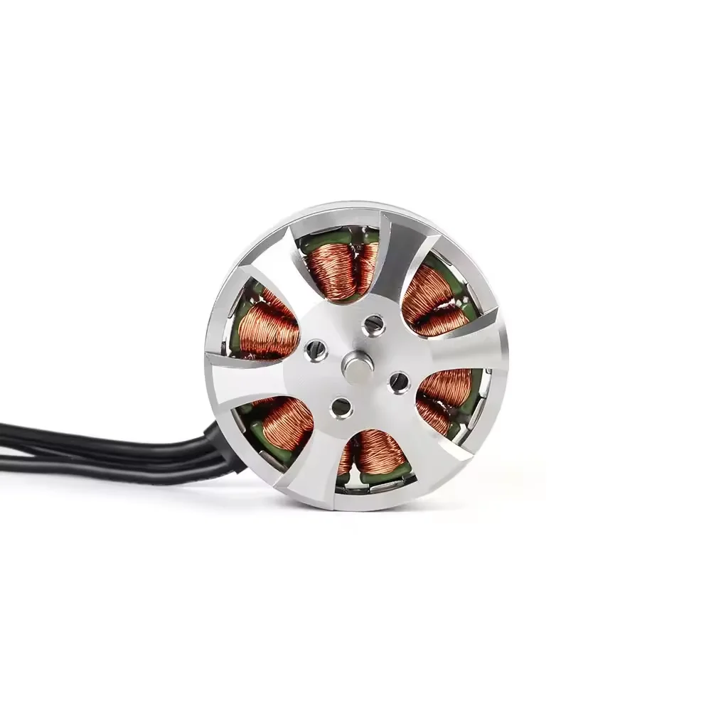 T-MOTOR MN3508 KV700 installé sur un bras de drone VTOL, avec connecteurs et vis de fixation.