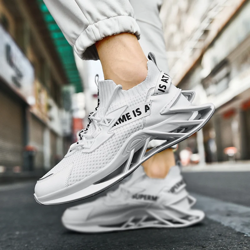 

New breathable men's shoes knife-edge shoes sports shoes trendy shoes comfortable breathable heightened casual shoes size 39-46