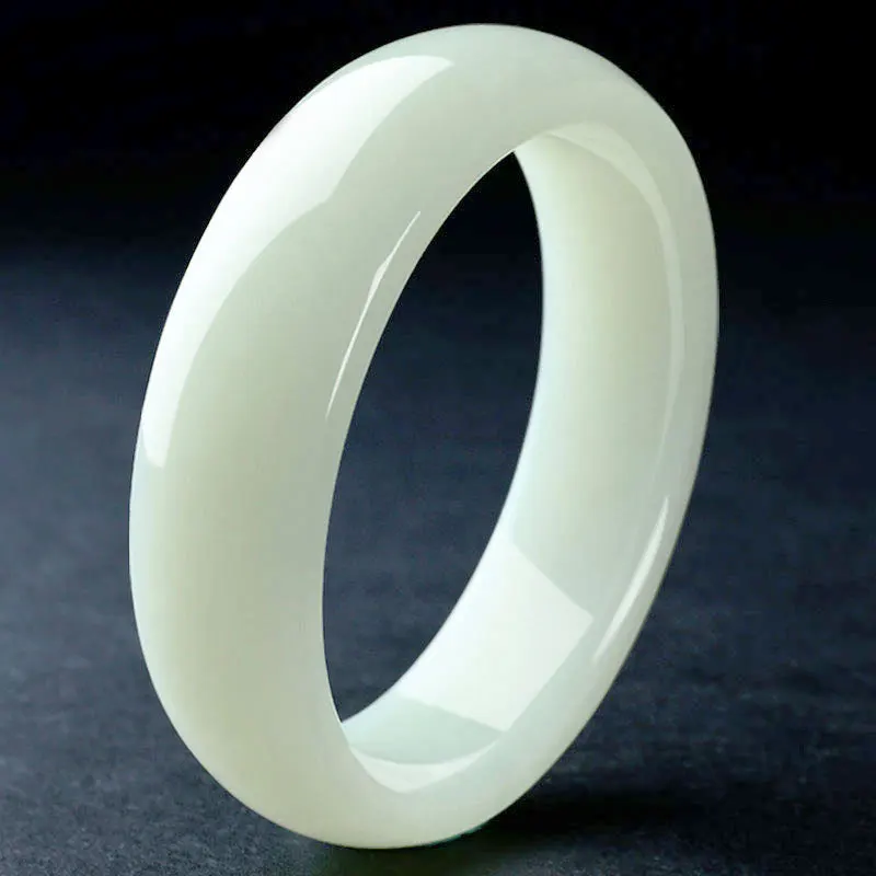 

Blue and White Jade Flat Bracelet for Women's Fashionable and Minimalist Bracelet Accessories